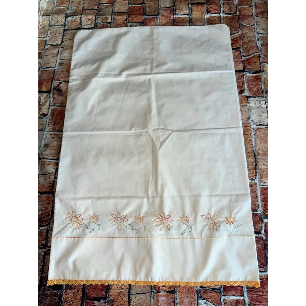 Vintage Embroider pillowcase set of 2 white with yellow flowers